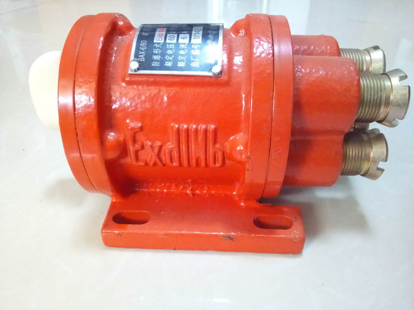 礦山井下光開關(guān)安裝場景圖-廣西科毅光通信 礦山井下光開關(guān)安裝場景圖-廣西科毅光通信